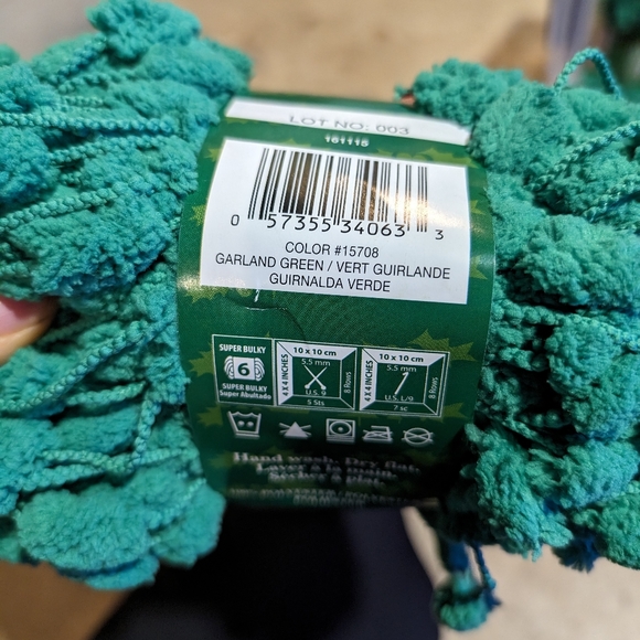 12 balls of pom-pom yarn - Picture 4 of 5